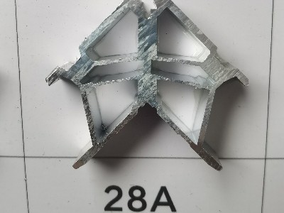 28高螺絲注膠角碼